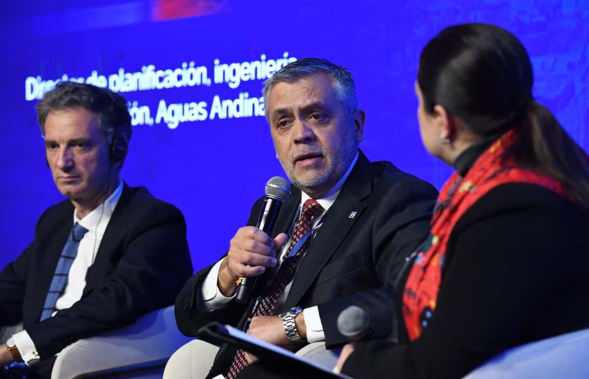 Reúso de aguas e inversión en infraestructura marcan el debate en cumbre franco-chilena