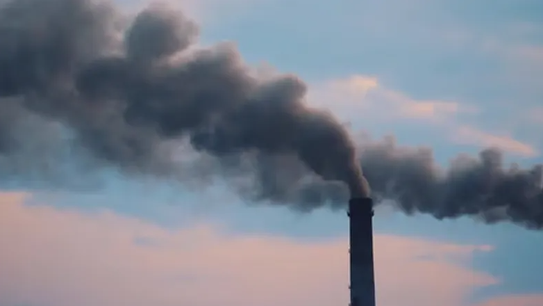 [El Desconcierto] Colegio Médico pide a Toledo reingresar normas retiradas contra contaminación del aire por riesgo para salud
